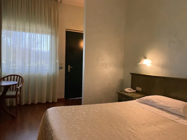 غرفة قياسية بسرير كوين، Hotel Meeting Santacroce 1/4