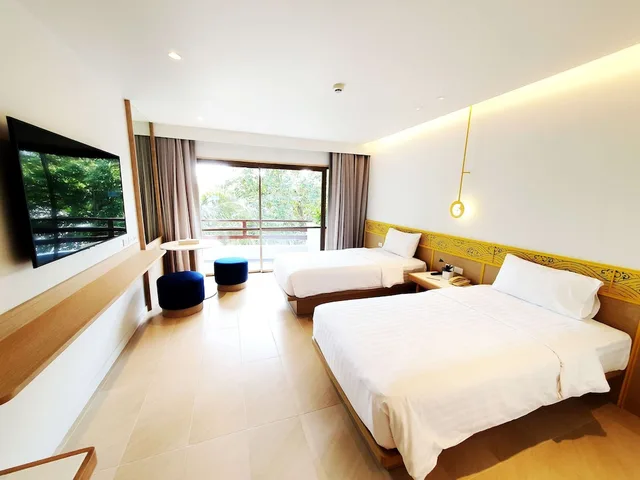 غرفة ديلوكس بسريرين منفصلين بإطلالة على الحديقة، Novotel Rayong Rim Pae Resort 1/6