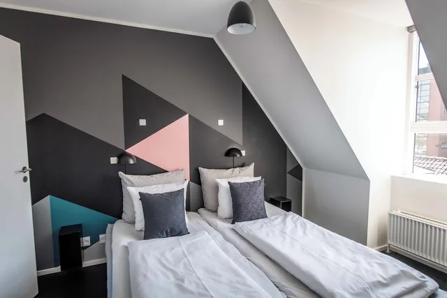 3 Bedrooms, Penthouse, 3 Double Beds, Partial Lake View, Sofa, Balcony، Kolding Hotel Apartments 3/8