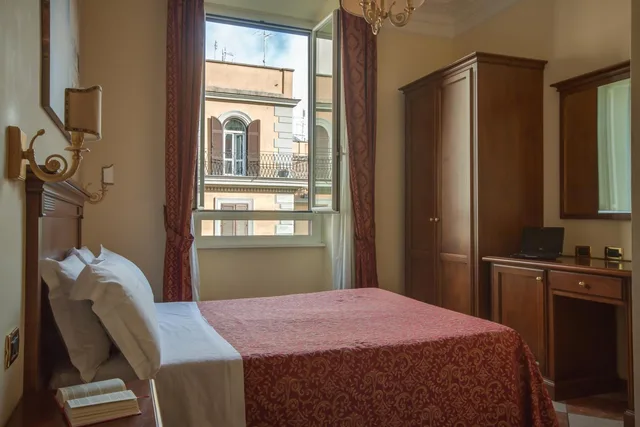 Room, Double or Twin Bed, Hotel Romantica 7/10