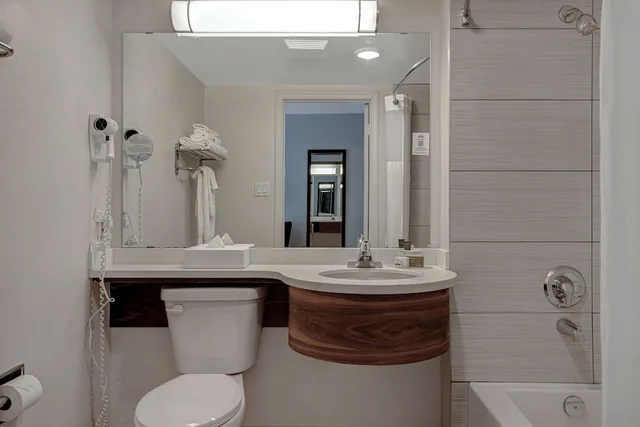 غرفة قياسية بسريرين كوين، Days Inn by Wyndham Victoria Airport Sidney 6/6