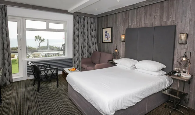 غرفة سوبيريور بسرير مزدوج بإطلالة على البحر بشرفة، The Cumberland Hotel - Oceana Collection 3/10