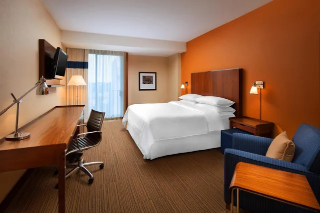 غرفة كبيرة بسرير كينج، Courtyard San Jose Airport 5/6