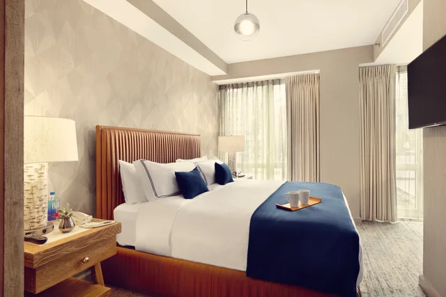 غرفة بسرير كينج بشرفة، Artezen Hotel 1/1