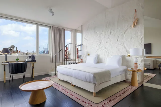 Privilege, King Bed, Eiffel View, Sofa, Terrace، Astra Opera 2/4