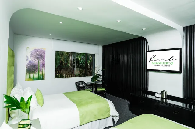 Room, Twin Beds, Pool View, Pool Access، Riande Aeropuerto Hotel & Casino 7/10