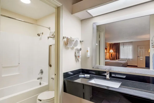 غرفة بسرير كينج للمدخنين، Quality Inn Cordele 7/7