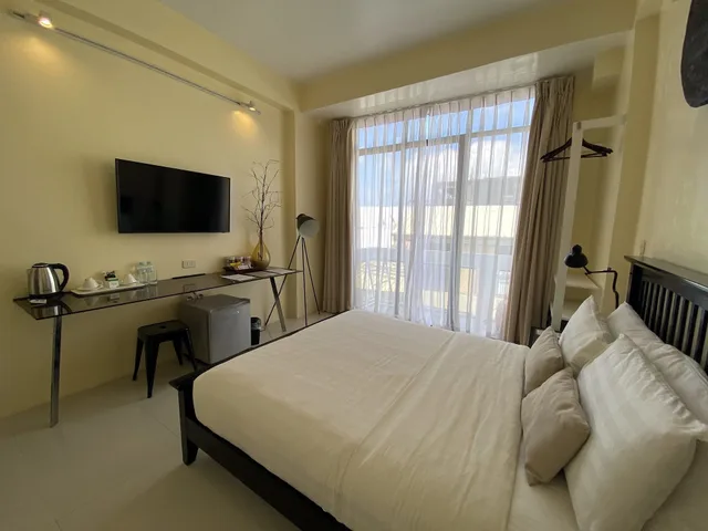 غرفة بسرير كوين بشرفة، Luxx Boutique Boracay 4/7
