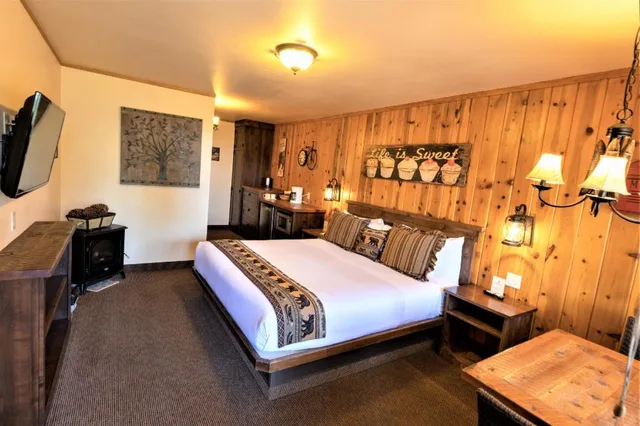 استوديو بإطلالة على البحيرة، Cedar Glen Lodge 2/3