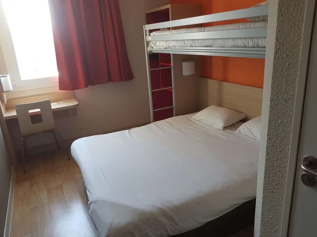 غرفة قياسية بسرير مزدوج وسرير فردي، Hotel Premiere Classe Sens Nord Saint Clement 2/5