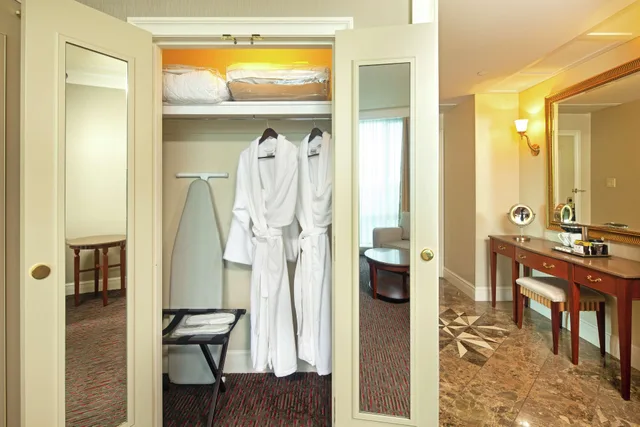جناح بسرير كينج بإطلالة على البحيرة، Hilton Lac Leamy 3/3