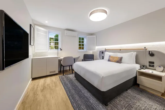 غرفة قياسية بسرير كينج وسرير كوين، CROWNE PLAZA HAWKESBURY VALLEY 2/6