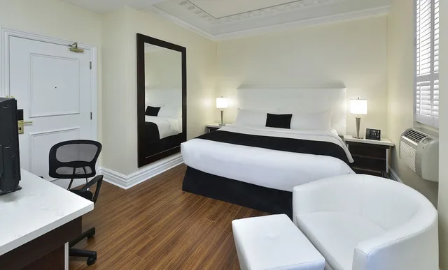 غرفة ديلوكس بسرير كينج، Hotel Victoria Toronto 3/4