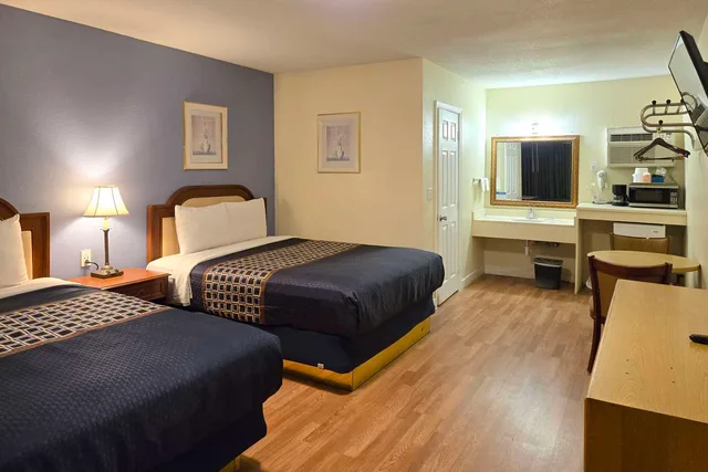 Room, 2 Queen Beds, Rodeway Inn & Suites Blythe I-10, CA 5/9