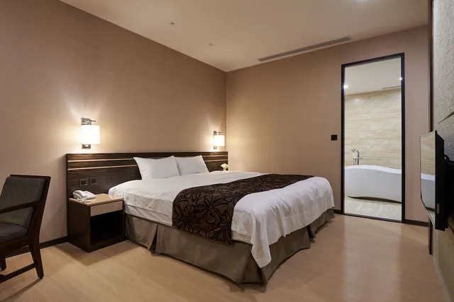 جناح استوديو تنفيذي بسرير كوين، Sol Hotel 1/3