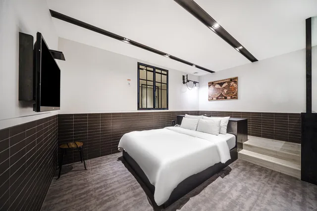 VIP, Hotel Yaja Jeongwang 1/1