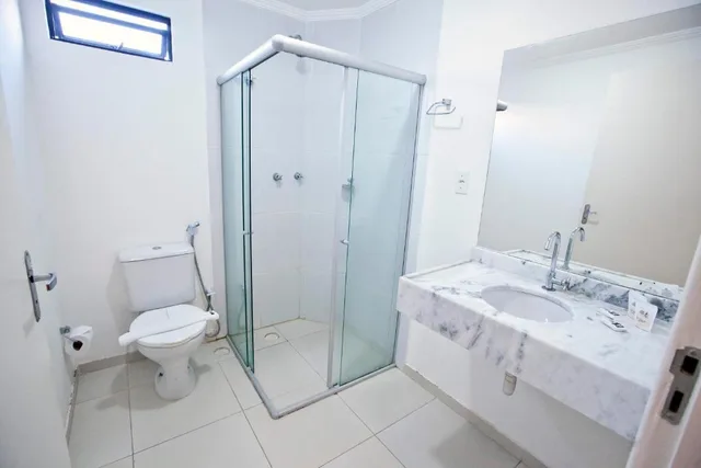 غرفة ثلاثية، Refugio Hotel 8/8