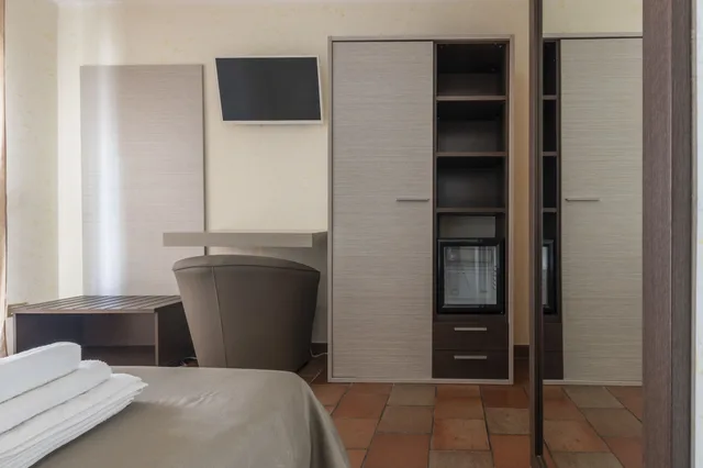 غرفة ثلاثية بسرير كوين وسرير فردي، B&B Vittoria 6/9