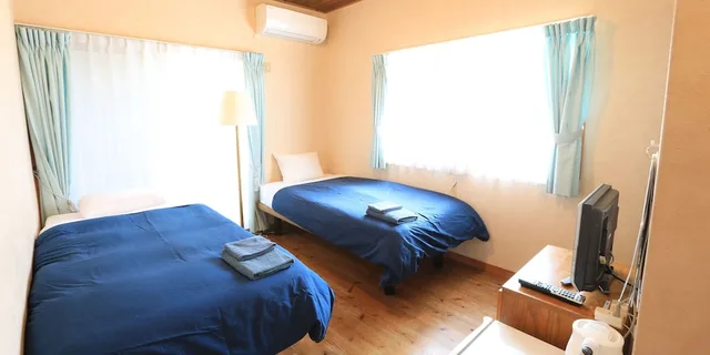Log, House, Twin Beds, Private Bathroom، Sea Friend 1/2