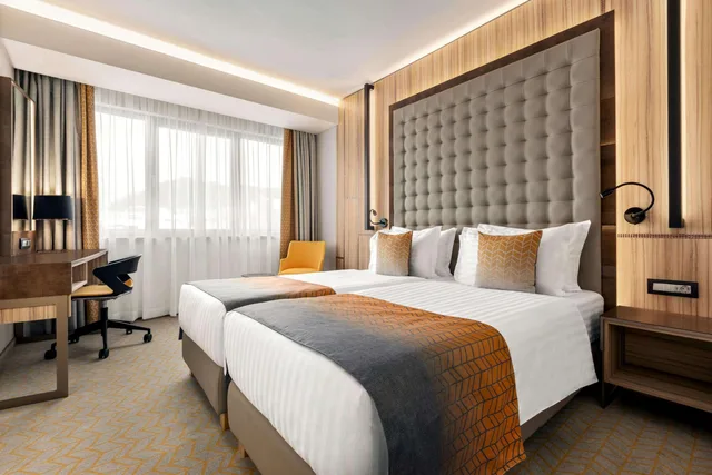 غرفة قياسية بسريرين منفصلين، Ramada By Wyndham Ramnicu Valcea 1/1