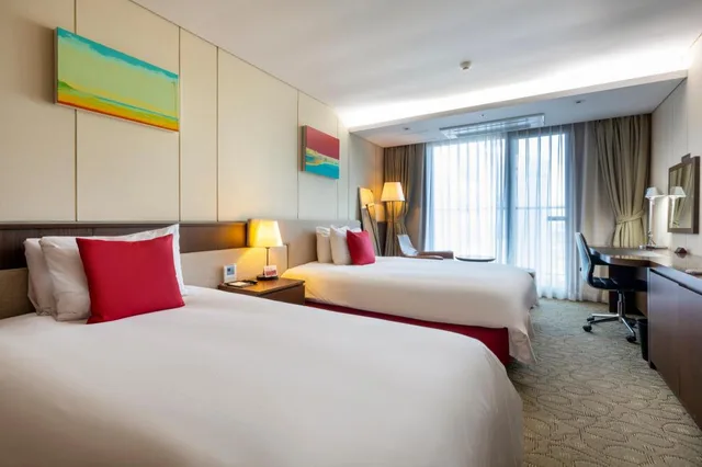 غرفة ديلوكس عائلية بسريرين منفصلين وسرير مزدوج وسرير فردي، Ramada by Wyndham Jeju Hamdeok 1/4