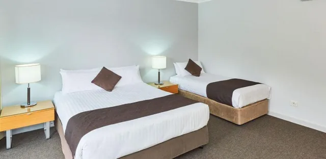 Room, 1 Queen and 1 Single Bed, Lake Side, Karri Valley Resort 1/3