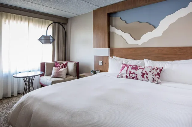 غرفة بسرير مزدوج بإطلالة، Napa Valley Marriott Hotel and Spa 1/9