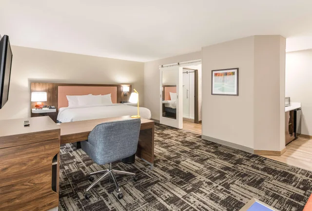 استوديو لذوي الإعاقة، Hampton Inn and Suites Benton Harbor MI 1/4