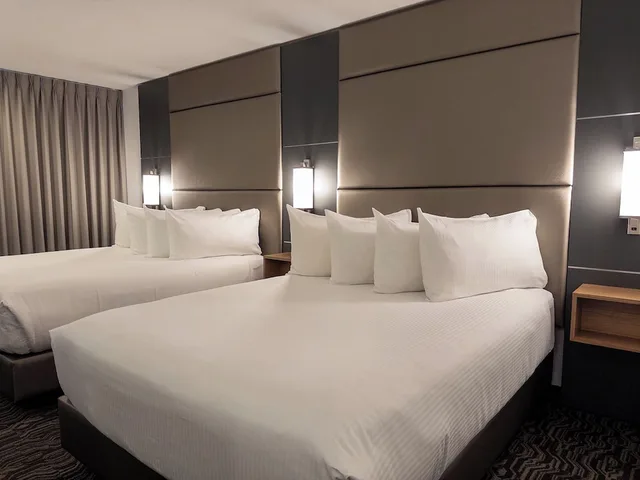 غرفة بريميوم بسريرين كوين، Carriage House Hotel Conference Centre 3/5