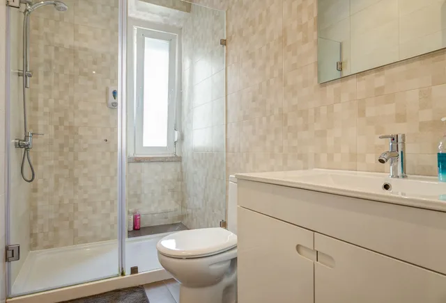 شقة عائلية بسريرين مزدوجين بـ6 غرف نوم مع أريكة، Home Out Rooms and Apartments 7/10