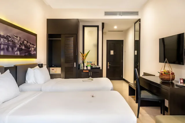 غرفة كلاسيكية بسرير كينج بإطلالة على المدينة، Hoi An Historic Hotel 3/8