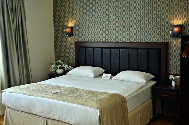 غرفة ديلوكس بسرير مزدوج وسريرين منفصلين، Hotel Monec 3/10