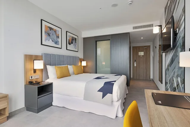 غرفة قياسية بسرير مزدوج لذوي الإعاقة، Hotel Riu Plaza London Victoria 2/5