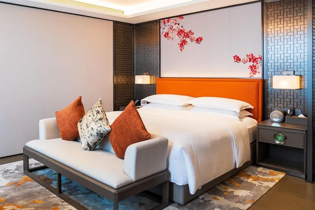 جناح بريميوم بسرير كينج، Yuexiu Hotel Guangzhou, Curio Collection by Hilton 4/8