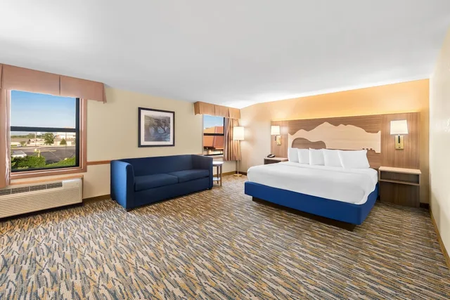 جناح كبير بسرير كينج بحوض جاكوزي، Best Western Center Pointe Inn 4/10