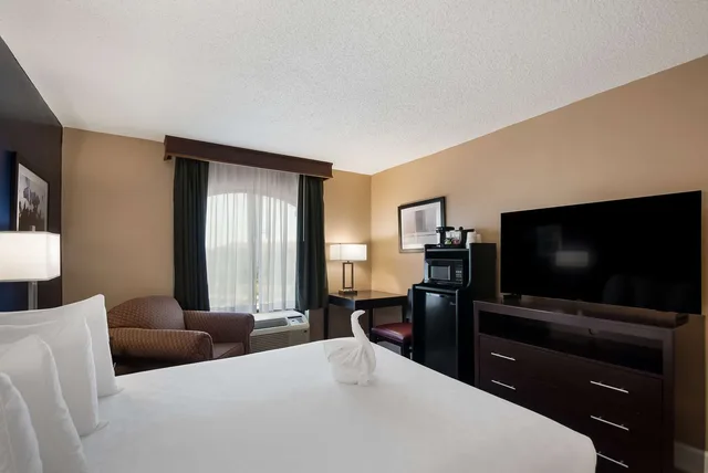 Room, Queen Bed, Bathtub, Accessible, Best Western Springfield 1/4