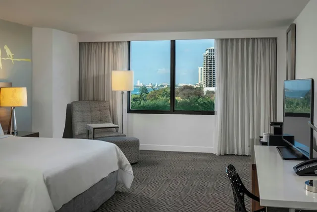 غرفة بسرير كينج، Renaissance Santo Domingo Jaragua Hotel and Casino 1/2