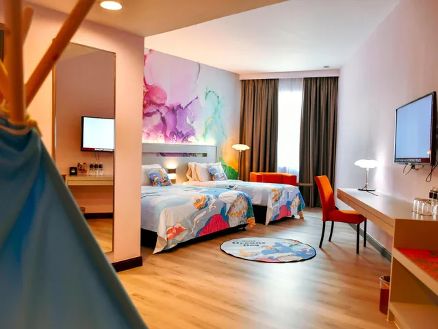 Theme، Premiere Hotel Klang 3/5
