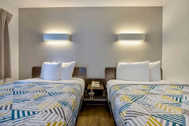 غرفة قياسية بسريرين مزدوجين لذوي الإعاقة، Motel6 Oshkosh, WI 7/10