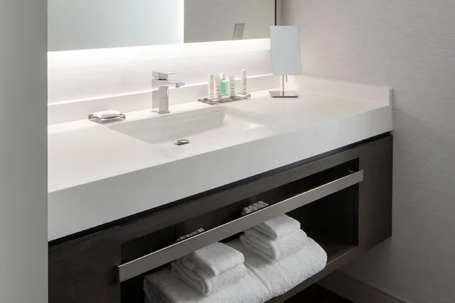 غرفة سوبيريور بسرير كينج لذوي الإعاقة، Marriott Tysons Corner 4/5