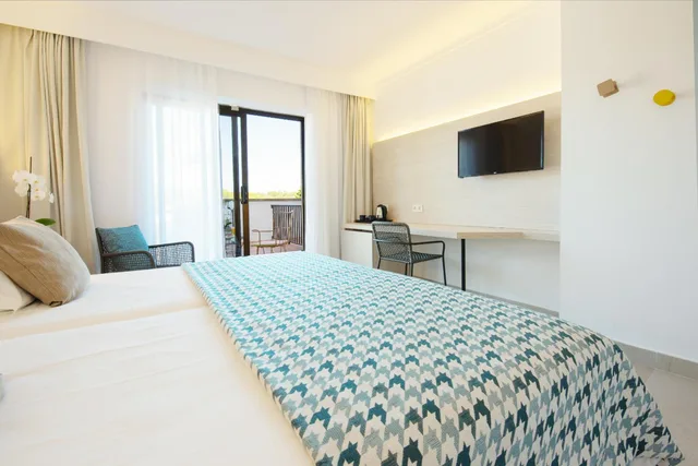 غرفة سوبيريور بسريرين منفصلين بإطلالة على البحر، Playa Mondrago Hotel Apartments 4/10
