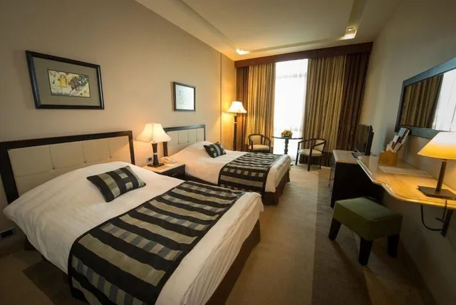 غرفة ديلوكس بسريرين منفصلين، Century Park Hotel 1/2