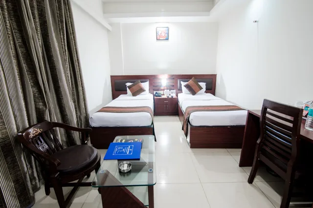 غرفة بريميوم بسريرين منفصلين بغرفة نوم واحدة، HOTEL AVN GRAND 2/4
