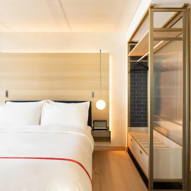 Resident, King Bed، Ruby Emma Hotel & Bar 2/4