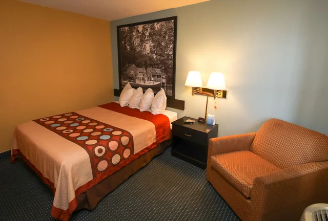 غرفة قياسية بسرير كوين، Super 8 by Wyndham Somerset 4/7