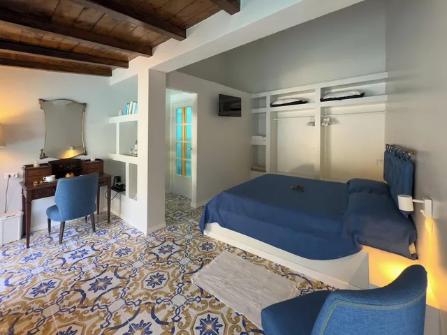 غرفة بسرير مزدوج بإطلالة على المسبح، La Villa 8/10