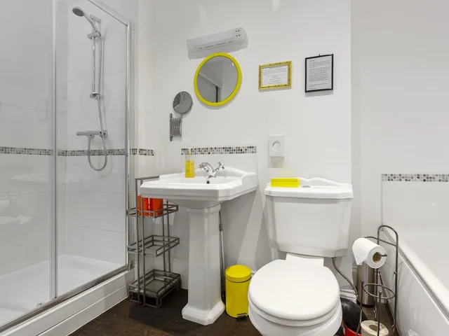 London, Executive, Triple, 1 Double and 1 Single Bed، Mamas Inn Boutique Guest House 1/3