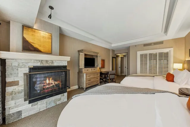 Family Suite, 2 Queen Beds, Valley View, Sofa، The St. Regis Deer Valley 1/10