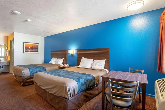 Room, 2 Queen Beds, Rodeway Inn St George North Near Pioneer Park 1/3