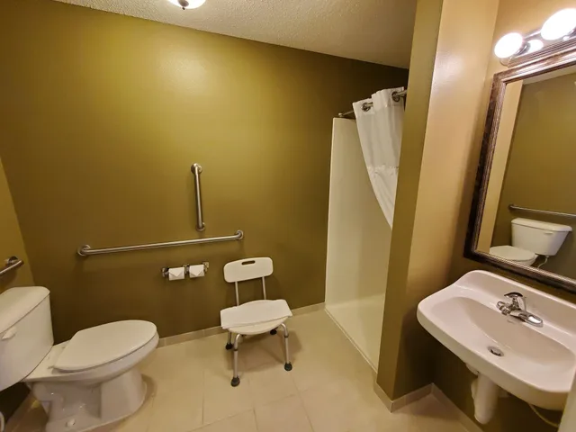 استوديو بسريرين كوين لذوي الإعاقة، GrandStay Hotel and Conference 2/5